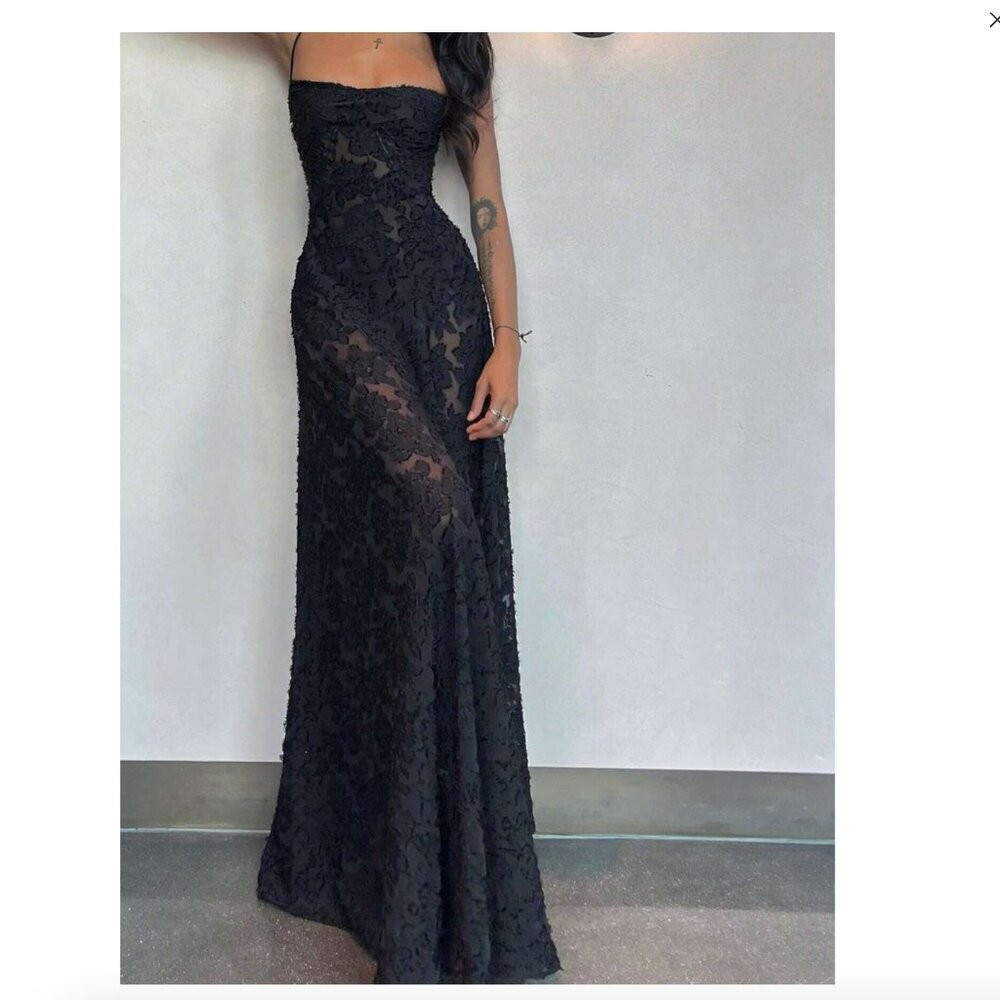 House of CB ‘Seren’ Black Floral Lace Back Maxi Dress NWOT size M regular A-C